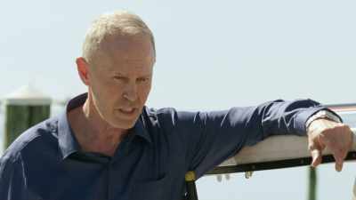So, everyone, you're
either in or you're out. - 5 Headed Shark Attack