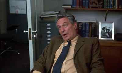 - So you finally bought it.
- Yes. Do you like it? - Sunday Bloody Sunday