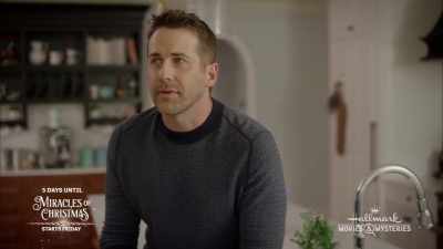 So finding something like
someone else's blood on him, - Aurora Teagarden Mysteries: Reunited and It Feels So Deadly