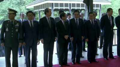 So we formed a line of 16 people. - Inside North Korea's Dynasty
