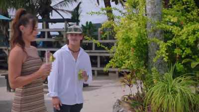 - So...
- Go away from everyone.
- Yeah, finally. - FBOY Island NZ