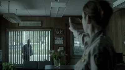 - So you gonna send me back?
[knocking on glass] - Eyewitness