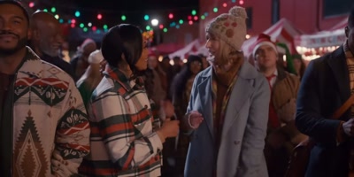 - So good to see you back home.
Oh, this is such good turnout. - Christmas with a Kiss