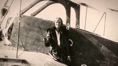 So you gotta look good,
even if you've crashed
your plane, you know? - Expedition Amelia
