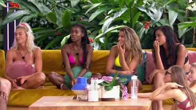>> SO, GUYS, I KNOW EVERYONE
HATES THIS QUESTION, BUT WHAT - Love Island