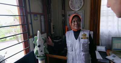 So, we have a reflector
in the summit of Merapi. - Into the Inferno
