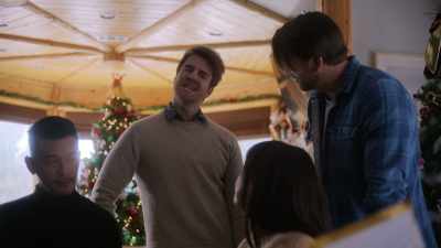 So if he is gonna ask her
to marry him, - The Holiday Proposal Plan