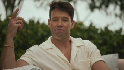 So is he, like, hot? - Shoulder Dance