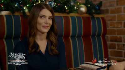So Holly, tell me a
little bit about yourself. - The Charm Bracelet