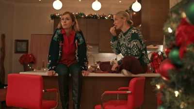 -So, Honey.
-Mom? - The Christmas Charade