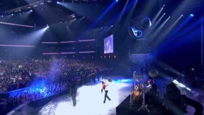 ♪ So hot out the box
Can we pick up the pace? - The Show Must Go On: The Queen + Adam Lambert Story