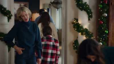 So, how are we gonna
get enough people - Mystery on Mistletoe Lane