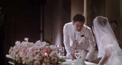 So how did
the bride and groom meet? - It Comes