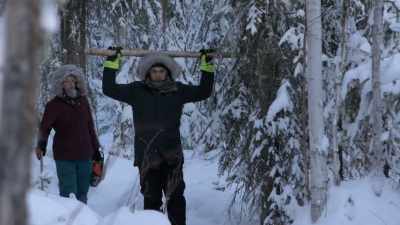 So, if I can fit
through the trail, - Life Below Zero: Next Generation
