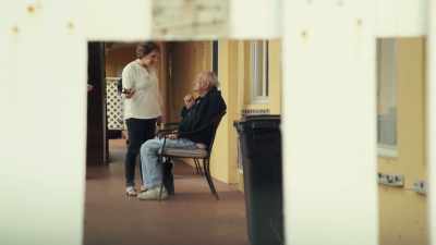 So, I don't know.
Do you wanna say
anything to her? - Great Photo, Lovely Life