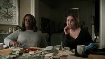 - So I figured we could rip off
a check cashing place - Good Girls