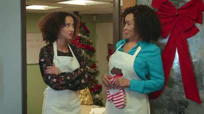 So I figured today,
we try something simple. - Make or Bake Christmas