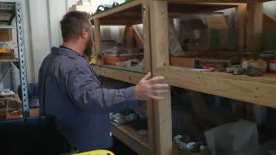 SO I GOT TO START LOOKING
AT THINGS THAT I CAN SELL. - Dino Hunters