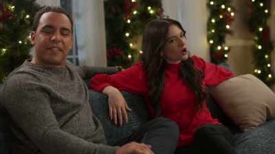 So... I got you
a little something. - A Christmas Open House