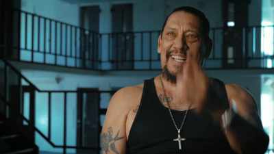 So I, I followed his finger, - Inmate #1: The Rise of Danny Trejo