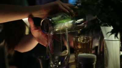So I was introduced
to these women at this bar, - Naked SNCTM