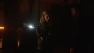 So I just hold it on my shoulder? - The 100