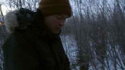 SO, I JUST WIRE THIS SNARE
ONTO A POLE, LIKE THIS, - The Last Alaskans
