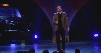 So I keep going,
and he's getting angrier and angrier, - Jim Jefferies: This Is Me Now