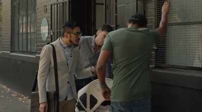 So I need this job for her.
'Cause I can't risk this. - The Other Guy