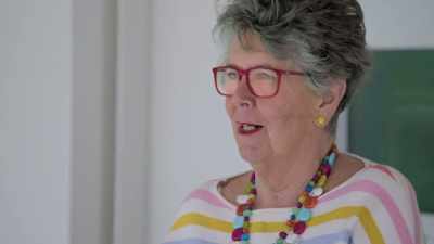 So, I had oysters, oysters
and treacle tart. - Extraordinary Escapes with Sandi Toksvig