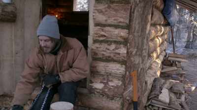 So, I think this chainsaw
will act as a nice ice cleat - Life Below Zero: Next Generation