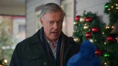 So I think there's
some important people - Mystery on Mistletoe Lane