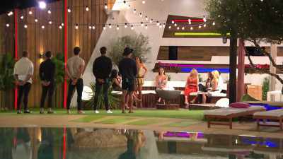 So, I want to couple
up with this boy - Love Island