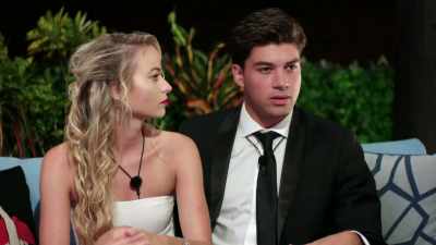 >> SO I WANT TO TALK ABOUT THIS
SOFA. - Love Island