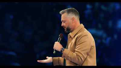 So I was, like, first in line
at the breakfast buffet. - Your Friend, Nate Bargatze