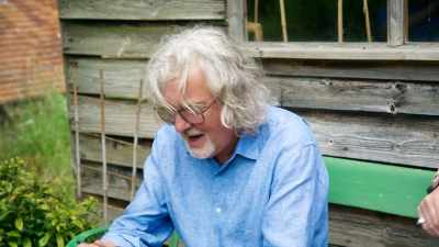 So if we start off working out
how long a line that could draw. - James May and the Dull Men