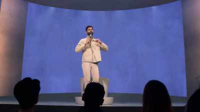 So, I'm a junior,
and during fourth period, - Hasan Minhaj: The King's Jester