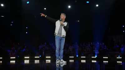 So I'm going to tee off - Nate Bargatze: Hello World