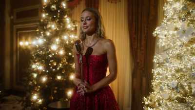 So I'm going to
make a new promise. - Christmas in the Spotlight