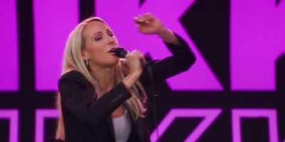 So, I'm starving at this point
and I'm just like, - Nikki Glaser: Bangin'