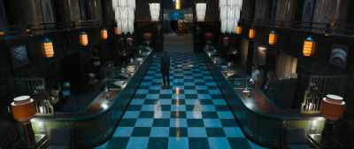 So it's 3:02 in London,
so try two steps to your right. - Escape Room: Tournament of Champions