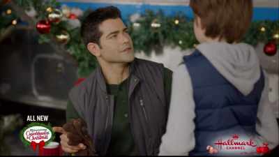 - So it's a "Chris Kringle"?
- Right? - Christmas Under the Stars