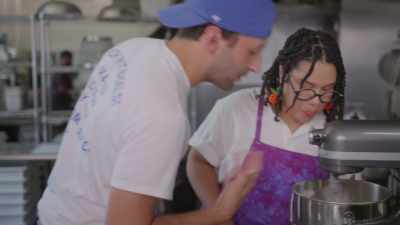 So, it's already started,
I mean, you can smell it too, - What Am I Eating? With Zooey Deschanel