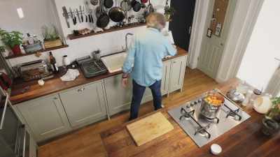 So it's back to the pudding
where it all began. - James May: Oh Cook!