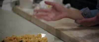 So it's like nacho queso,
almost, but applied
to mac and cheese. - The Ring Thing