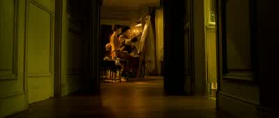 So it's this man here,the one with his hand up? - Amélie