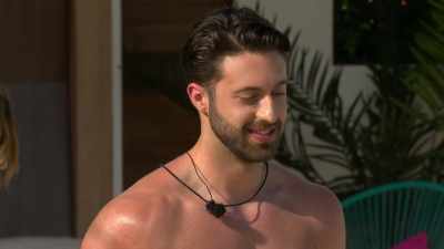 So, Javi, you are now
our only single boy - Love Island
