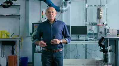 So, just how impressive is graphene?
Well, I've come here to this lab - Secrets of Size: Atoms to Supergalaxies