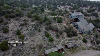 So she knew that if she just
hiked right up the mountain, - Horror in the High Desert 2: Minerva