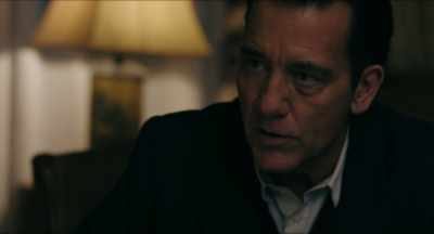 So he knocks on the door
with a bullet in him, - Monsieur Spade